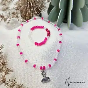 Collier élastique enfant perle de verre cristal et rose. Bracelet assorti