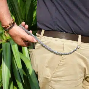 Cordon de téléphone / Lanière de téléphone pour ceinture . Matière polyester tressé. Coloris moucheté noir, gris, blanc