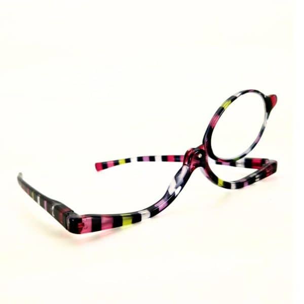 Lunettes de maquillage avec un verre qui pivote d'un coté à l'autre. Disponible en différentes corrections.