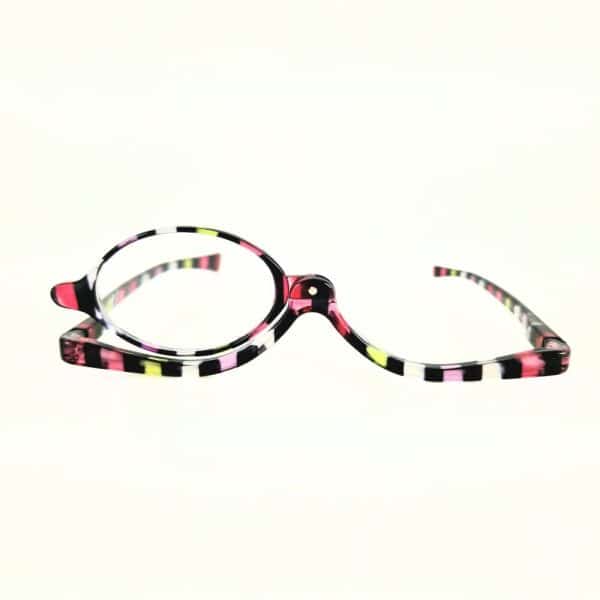 Lunettes de maquillage avec un verre qui pivote d'un coté à l'autre. Disponible en différentes corrections.
