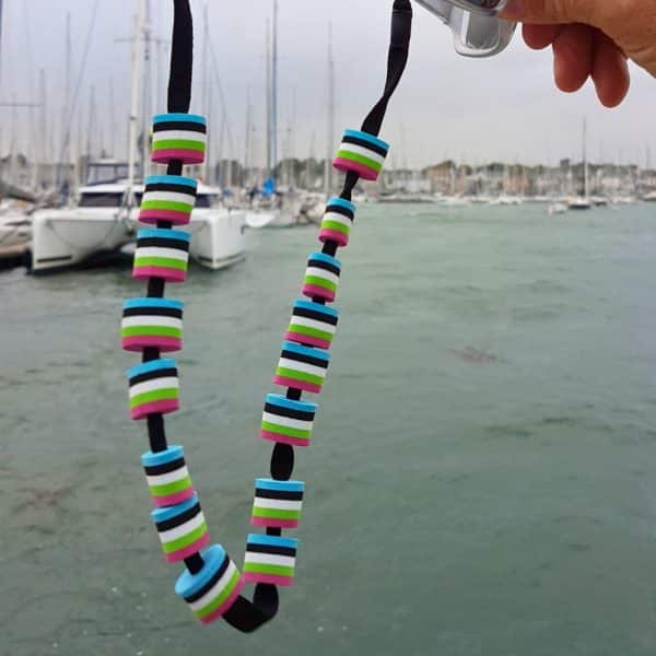 Cordon de lunettes FLOTTANT, chaussette noir, curseur multicolores pour une bonne visibilité dans l'eau