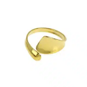 Bague plate en acier inoxydable doré d’un diamètre de 2cm. Ajustable.