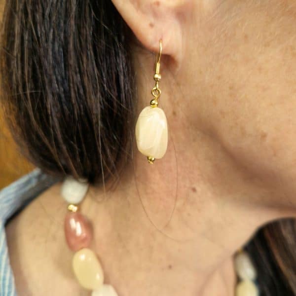 Boucles d'oreilles pendantes acier inoxydable perles baroque crème marbré