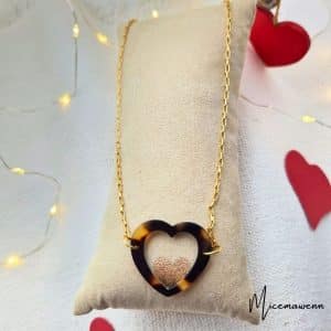 Collier chaine métal doré pendentif coeur acétate écaille