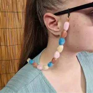 Chaine de lunettes Collier. 2 en 1 . A porter en chaine de lunettes ou en collier. Grosses perles baroques légères et élégante multicolore pastel