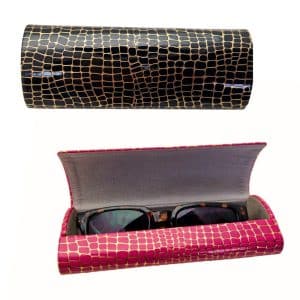 Étui à lunettes rigide coloré, ouverture facile avec motif texturé façon écaille crocodile couleur uni bordé de doré. Facile à retrouver dans le fond du sac grâce à ses couleurs vives.