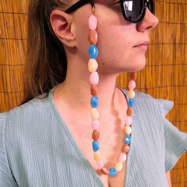 Chaine de lunettes Collier. 2 en 1 . A porter en chaine de lunettes ou en collier. Grosses perles baroques légères et élégante multicolore pastel