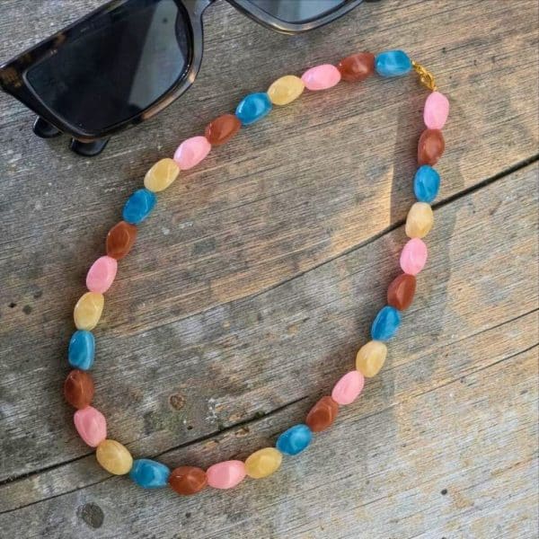 Chaine de lunettes Collier. 2 en 1 . A porter en chaine de lunettes ou en collier. Grosses perles baroques légères et élégante multicolore pastel