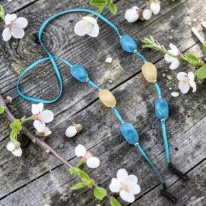 Cordon de lunettes ruban Mousseline Bleu Perles baroques et perles métal argenté