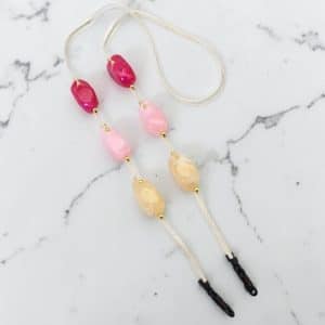 Cordon de lunettes léger ruban Mousseline blanc cassé Perles baroques fuchsia, rose pastel, poudre et perles métal doré