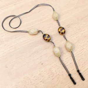 Cordon de lunettes léger ruban Mousseline noir Perles baroques beige crème et perles ovales léopard pastel et perles métal doré